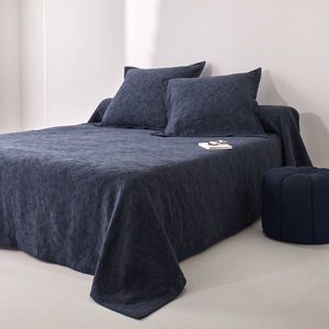 Žakárová prikrývka na posteľ s plástovým vzorom a potlačou listov vyobraziť