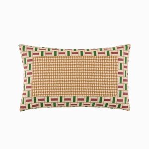 Obdĺžnikový vankúš s geometrickou potlačou vyobraziť