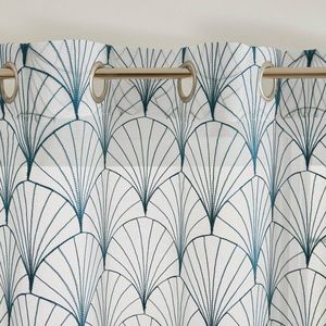 Voálová záclona so vzorom art deco, zakončená očkami vyobraziť