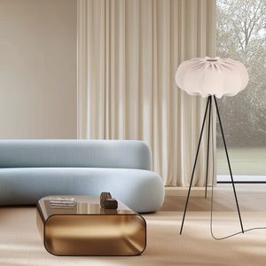 Stojacia lampa CAFEE’ s béžovým tienidlom na frappé 52 cm – škandinávska stojaca lampa E27 vyobraziť