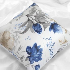 Polášek Bavlnená obliečka na vankúšik - Modré kvety | 40 x 40 cm vyobraziť