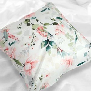 Polášek Bavlnená obliečka na vankúšik - Ružové kvety | 40 x 40 cm vyobraziť