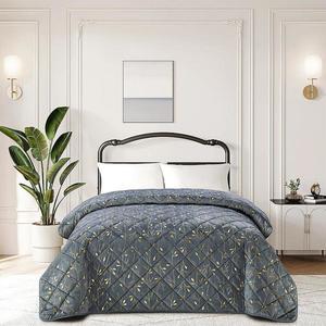 Prikrývka na posteľ Amelia 2504-15 sivá 170x220 cm vyobraziť