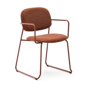 Kovová jedálenská stolička s podrúčkami v terakotovej farbe Meli – Kave Home vyobraziť