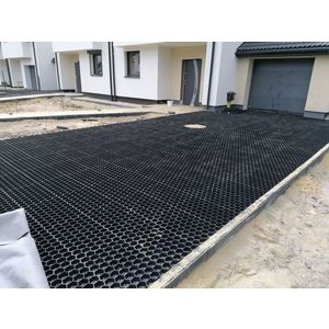 Dlažba do záhrady vyobraziť