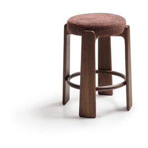 Hnedá/v tmavo prírodnej farbe barová stolička z jaseňového dreva (výška sedadla 65 cm) Granite – Kave Home vyobraziť