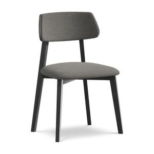 Sivá jedálenská stolička z masívneho dreva Niu – Makamii vyobraziť