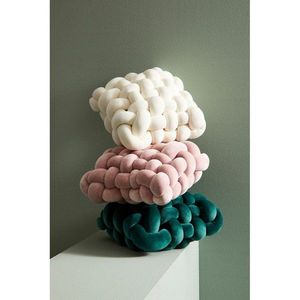 Zamatový dekoračný vankúš 30x30 cm Entwine – Yes Everyday vyobraziť