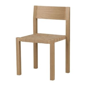 Stohovateľná jedálenská stolička z dubového dreva v prírodnej farbe Toli – noo.ma vyobraziť