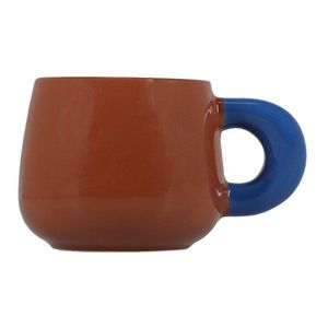 Tmavohnedý hrnček z kostného porcelánu 470 ml Coco – ONA vyobraziť