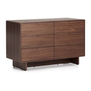 Komoda v dekore orecha v tmavo prírodnej farbe 120x75x50 cm Norlen – Kave Home vyobraziť